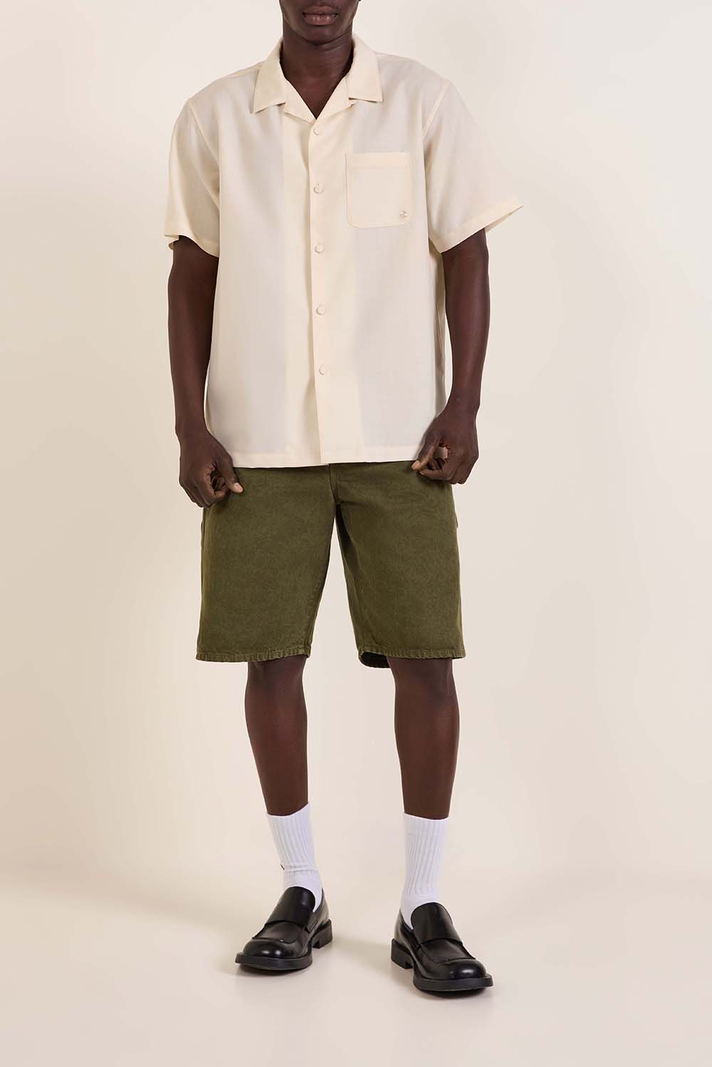 מכנסי ג'ינס קצרים